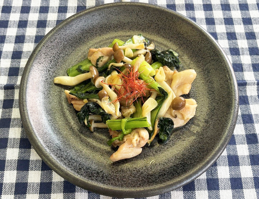 ガツンと満足‼ 小松菜とチキンのペペロンチーノ風